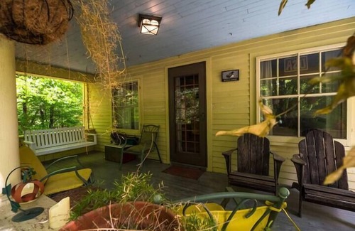 Intervale House | Pumpkin Hollow House/HotTub/Prvt Brook/Large Yard