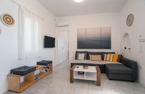 Logaras House | Punda Beach Seaside Retreat