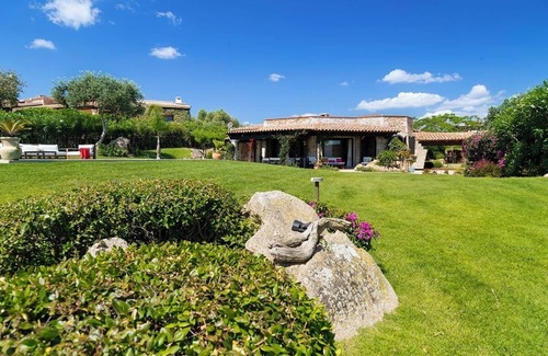 Puntaldia Villa | Puntaldia Seaview Fourn5 bedroomed villa with large garden, sea views and pool