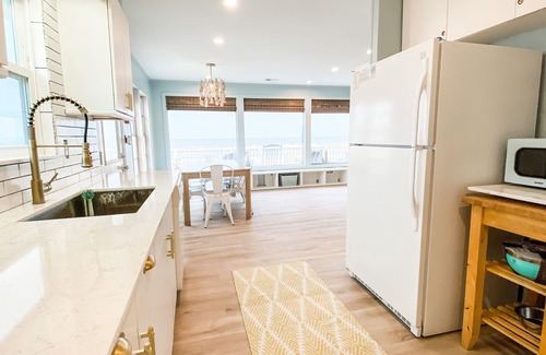 East End House | ~Pura Vida~ Beach Front Coastal Cottage~FREE EV Charger~Dog Friendly~