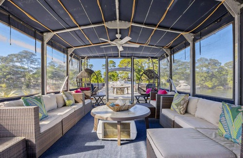 Merritt Island Boat Rental | Pura Vida - Cape Crossing Resort and Marina
