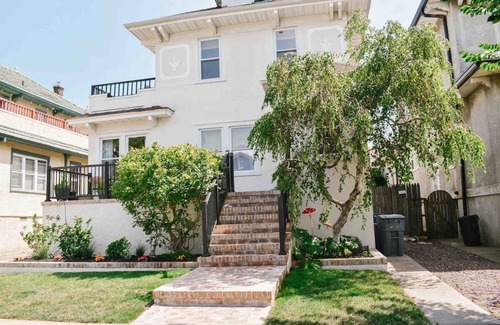 Long Beach Apartment | Pura Vida Long Beach - Private 2nd story apartment. Walk to beach & restaurants