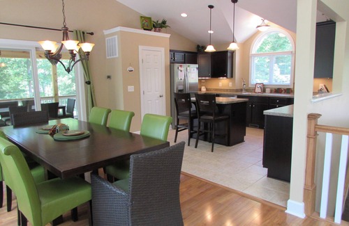 Mineral House | Pura Vida - Waterfront Luxurious Lakehouse-Mini Golf Course & Xfinity Internet