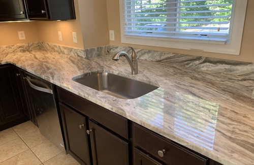 Mineral House | Pura Vida - Waterfront Luxurious Lakehouse-Mini Golf Course & Xfinity Internet