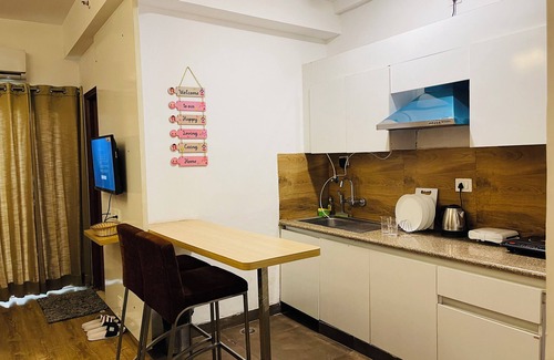 Greater Noida Apartment | Pure Heaven Stay By Buddies Home