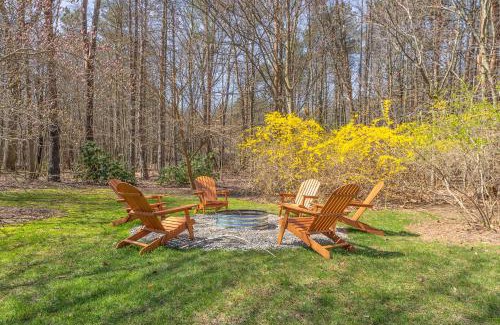 Fennville House | Pure Hygge - 1 block off Lake, Tranquil & Pet Friendly