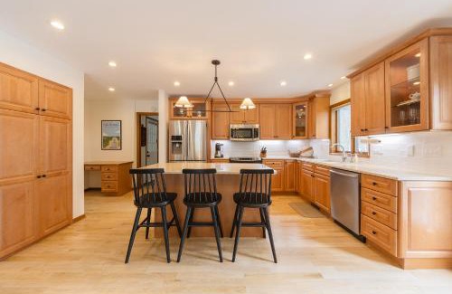 Fennville House | Pure Hygge - 1 block off Lake, Tranquil & Pet Friendly