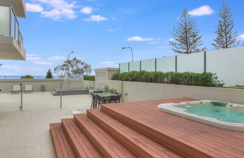 Coolangatta Apartment | Pure Kirra 103 - Beautiful Kirra Beachfront