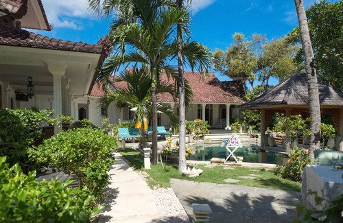 Seminyak Villa | Puri Dana - 5BR Colonial Villa (Ku De Ta Beach)