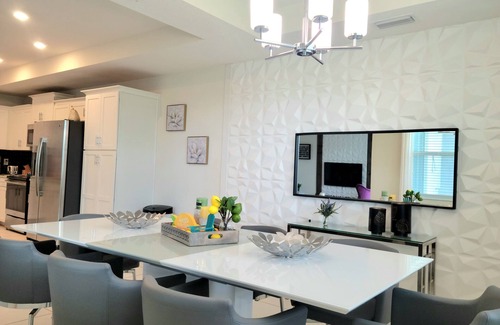 Kissimmee Condo | Purple Chair Condo! Free Resort Amenities & Mins from Disney! Modern & Elegant!
