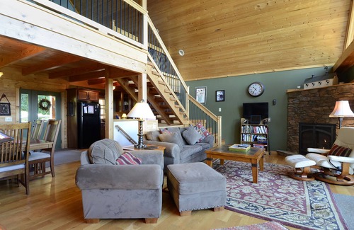 Boone Cabin | Purple Haze: Log Cabin, near Blue Ridge Pky, spectacular views and hot tub