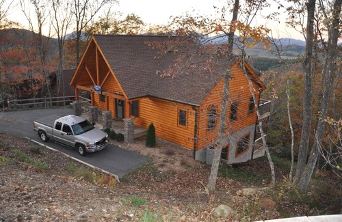 Boone Cabin | Purple Haze: Log Cabin, near Blue Ridge Pky, spectacular views and hot tub