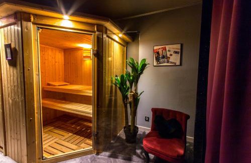 Moulin a Vent Apartment | Purple Lovt