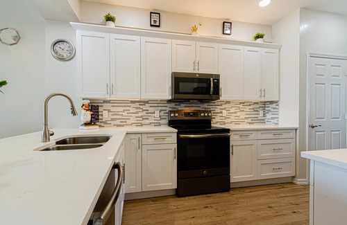 Naples Condo | Purple Orchid -Luxury Fully Renovated Modern 1st floor 3bdr Resort Villa.
