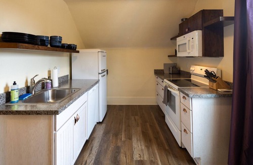 Market District Apartment | Purple Passion - The Rhodee house #3