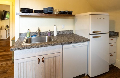 Market District Apartment | Purple Passion - The Rhodee house #3