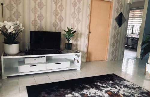 Pengkalan Chepa House | Putri Homestay Bungalow at UMK Pengkalan Chepa