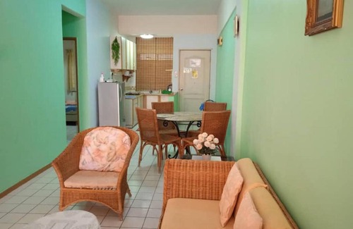 Taman Haji Zainal Apartment | Putri Homestay seaview