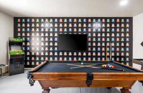 Chandler House | Putt Putt Hot Tub Game Room Pool Cornhole