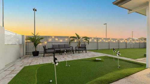 Kingscliff House | Putt Putt - Pool Slide - 100m to Beach - Ultimate Family Entertainer
