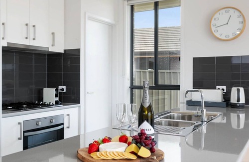 Normanville House | Putters Paradise 25-30 Troon Drive