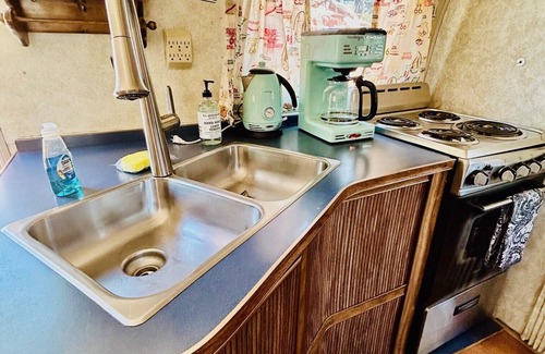 Woodland Park House | PVP58 Vintage 1977 AirstreamRV — With Private Hot Tub!