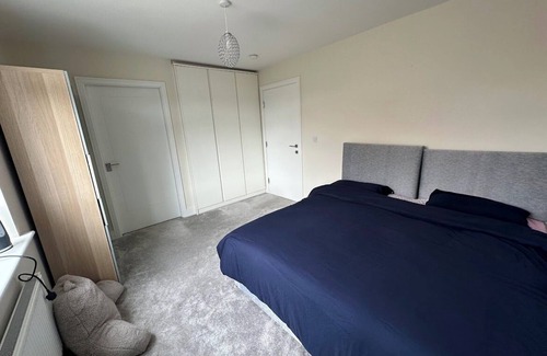 Leopardstown House | Pvt ensuite room, 30 mins transport connection to city center
