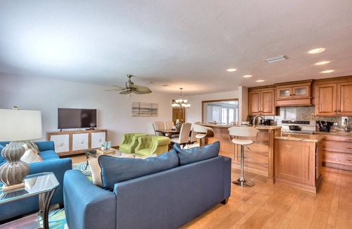 Ormond Shores Estates House | PVT Oasis HTD Pool Home Beach/River/games/bikes/pad board/fireplace/ping pong