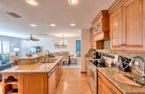 Ormond Shores Estates House | PVT Oasis HTD Pool Home Beach/River/games/bikes/pad board/fireplace/ping pong