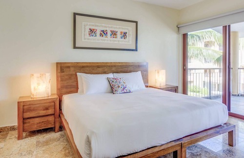 Downtown Apartment | Pvt Oceanview Terrace, Splash Pool, 1 Block to 5th