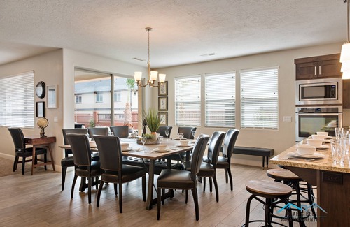 Santa Clara House | PVZ102| Steps to Waterpark * Pool * Pvt Hot Tub * Sleeps 32 * Games