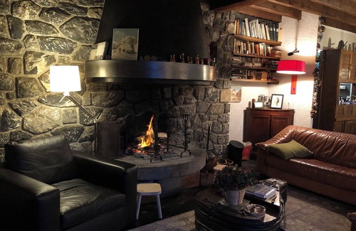 Campan Ski Chalet | PYRENEAN MOUNTAIN CHALET.
