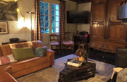 Campan Ski Chalet | PYRENEAN MOUNTAIN CHALET.