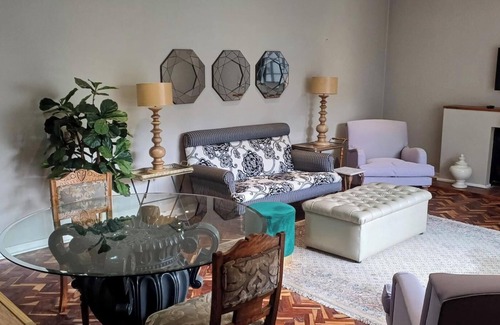 Greater Johannesburg Metropolitan Area Bed & Breakfast | Q on First