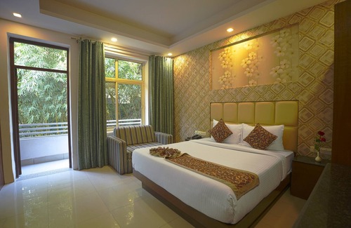 Shivpuri Hotel | Q Saina's S K Regency