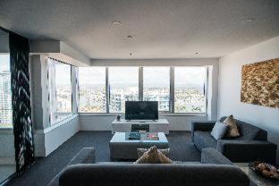 Surfers Paradise Resort | Q1 Resort & Spa - Official