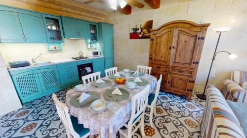 Qala Bed & Breakfast | Qala Bed&Breakfast with swimming pool - IL-Wenniessa