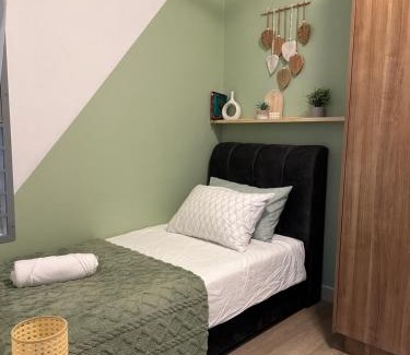 Kota Warisan Apartment | Qaseh Ain Homestay KLIA Transit & Staycation