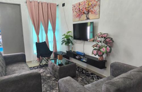 Kampung Jelatang House | QMR Homestay