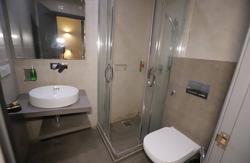 Chhatarpur Hotel | Qotel Hotel Chhatarpur - Opposite Tivoli Garden