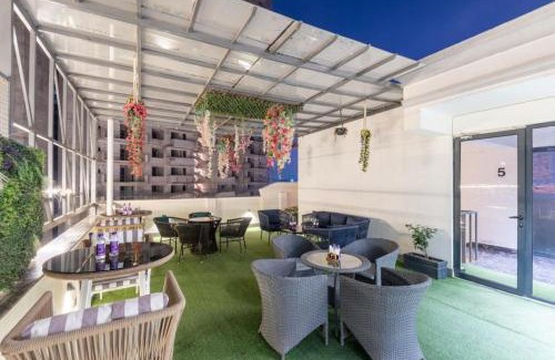 DLF Phase 5 Hotel | Qotel Signature-Golf Course Road & Sector-53