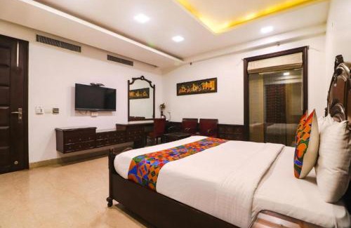 Rajouri Garden Hotel | Qotel Signature Lavish Rajouri Garden New Delhi