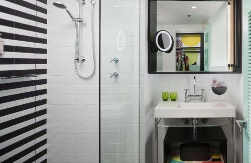 Surfers Paradise Hotel | QT Gold Coast
