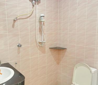 Bukit Kecil House | Quadruple Room with private bathroom
