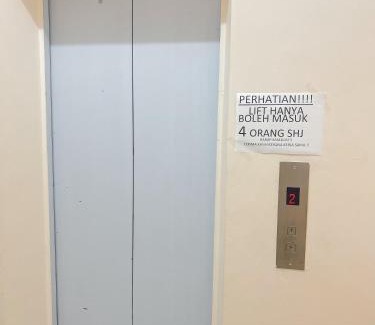 Bukit Kecil House | Quadruple Room with private bathroom