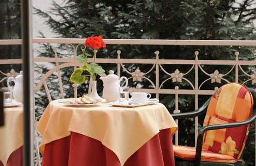 Elisabeth-Vorstadt House | Quadruple room with shower and bath, toilet - clipper, hotel