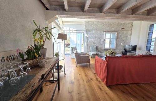 Jarnac Apartment | QUAI 3 loft moderne et lumineux les pieds dans l'eau