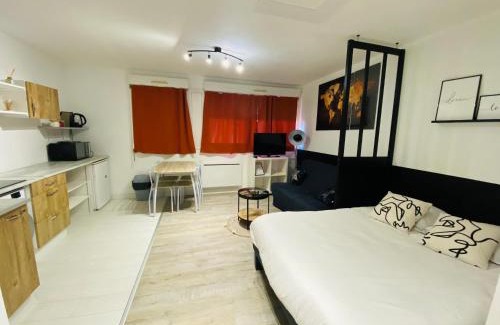 Poitiers Apartment | Quai 86 - Studio, clim mobile, parking, proche gare & centre