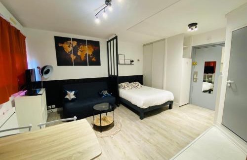 Poitiers Apartment | Quai 86 - Studio, clim mobile, parking, proche gare & centre