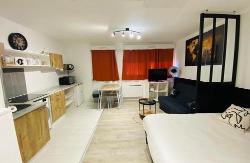 Poitiers Apartment | Quai 86 - Studio, clim mobile, parking, proche gare & centre